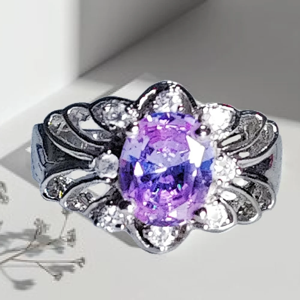 .🎄10/$20. Silver Plated Fashion Ring with a Purple CZ Stone & 8 CZ Sto… - Picture 1 of 5